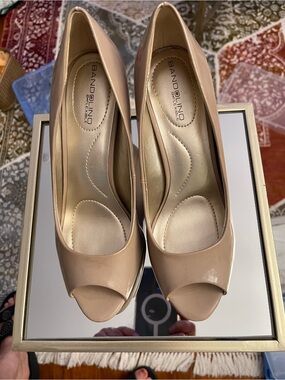 Bandolino Blush Nude Patent Peep-Toe Heels